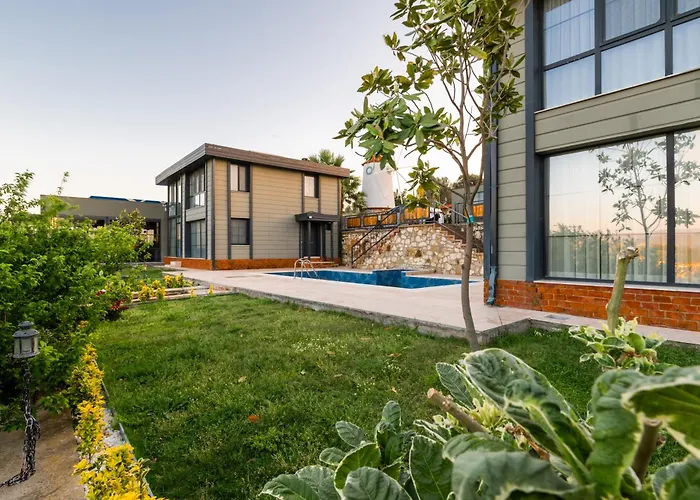 Baska Urla מלון 2*